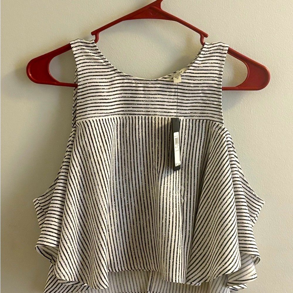 Guess Black and White Striped Top with zipper in back. Cold Shoulder, Size XS